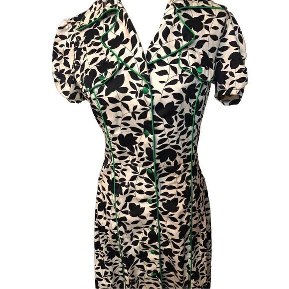 Retro vintage Marianne black and white floral button front with green satin butt - Picture 4 of 16